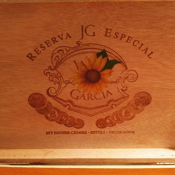 Suenos de Saundra Upcycled Collection, Jaime Garcia, Especial Cigar Box, Purse - Picture 9 of 11